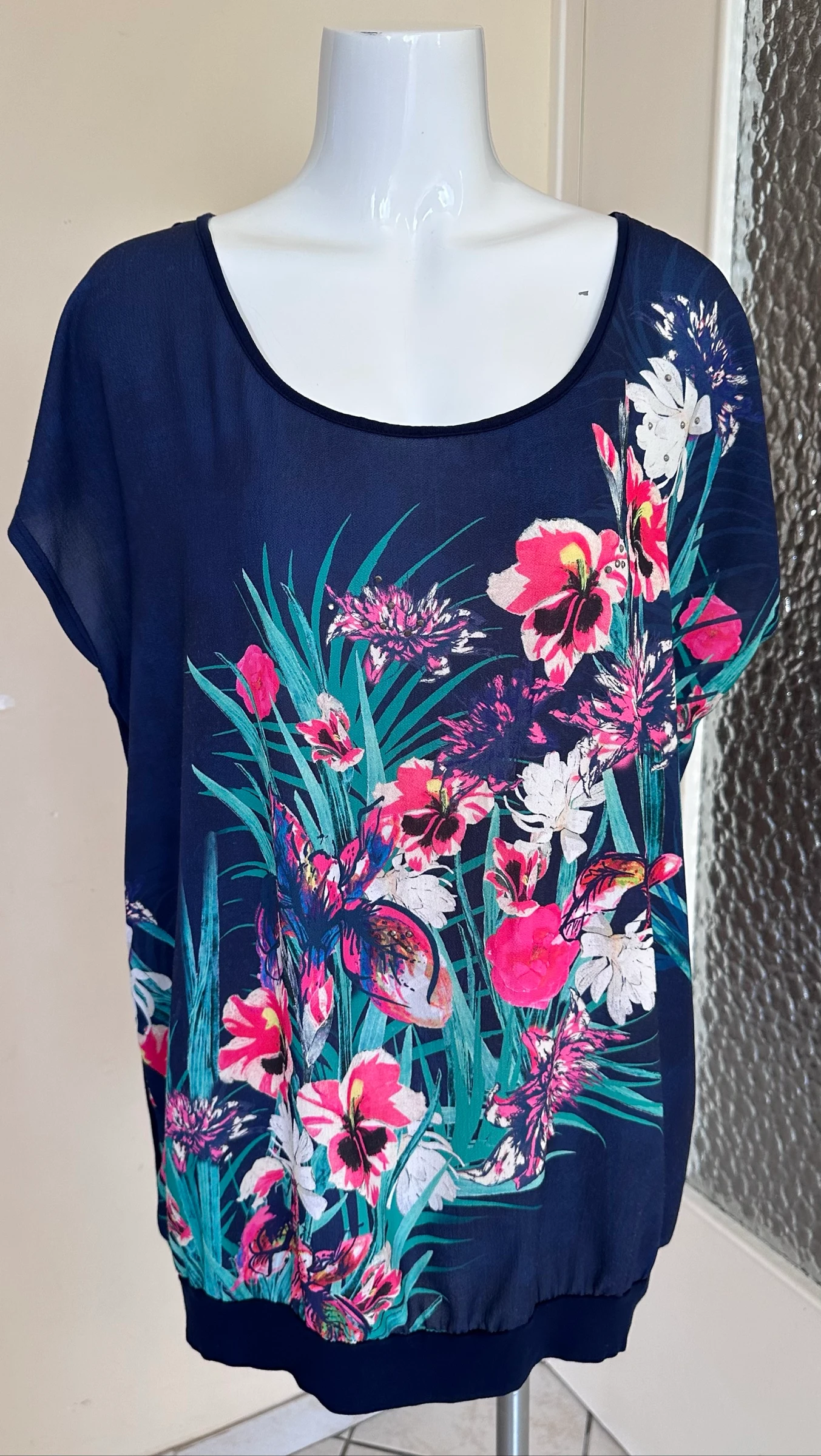 T-shirt / Blusa fluida con estampado floral - Jacqueline Riu (Nuevo) – photo 6